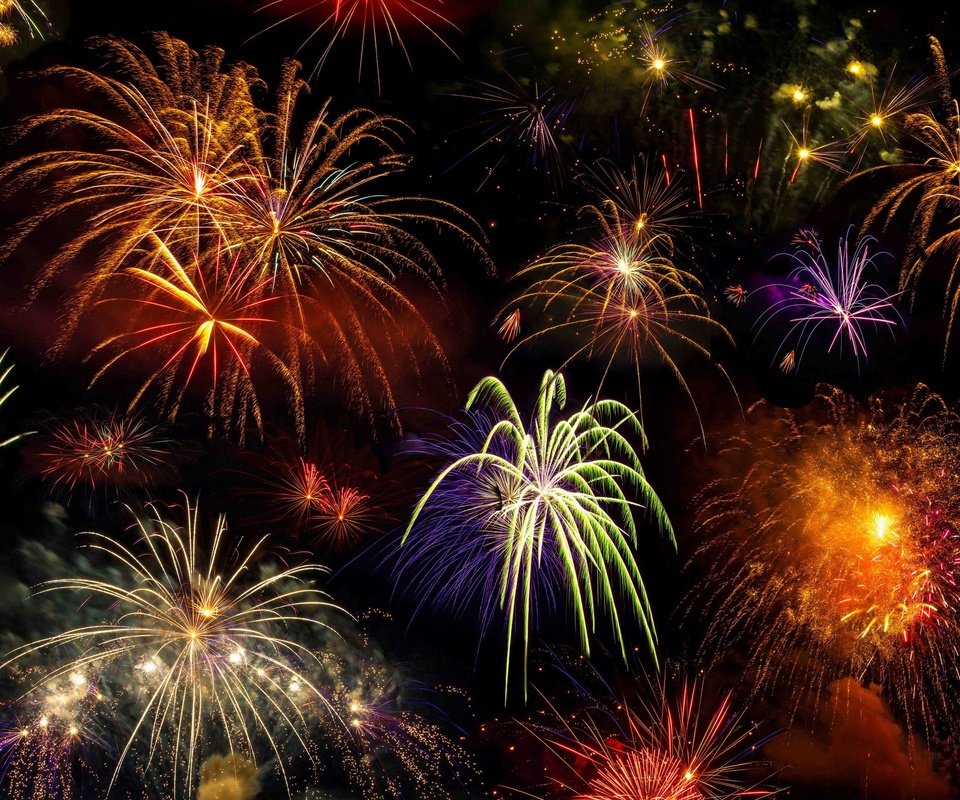 Обои ночь, огни, салют, праздник, фейерверк, night, lights, salute, holiday, fireworks разрешение 2048x1371 Загрузить