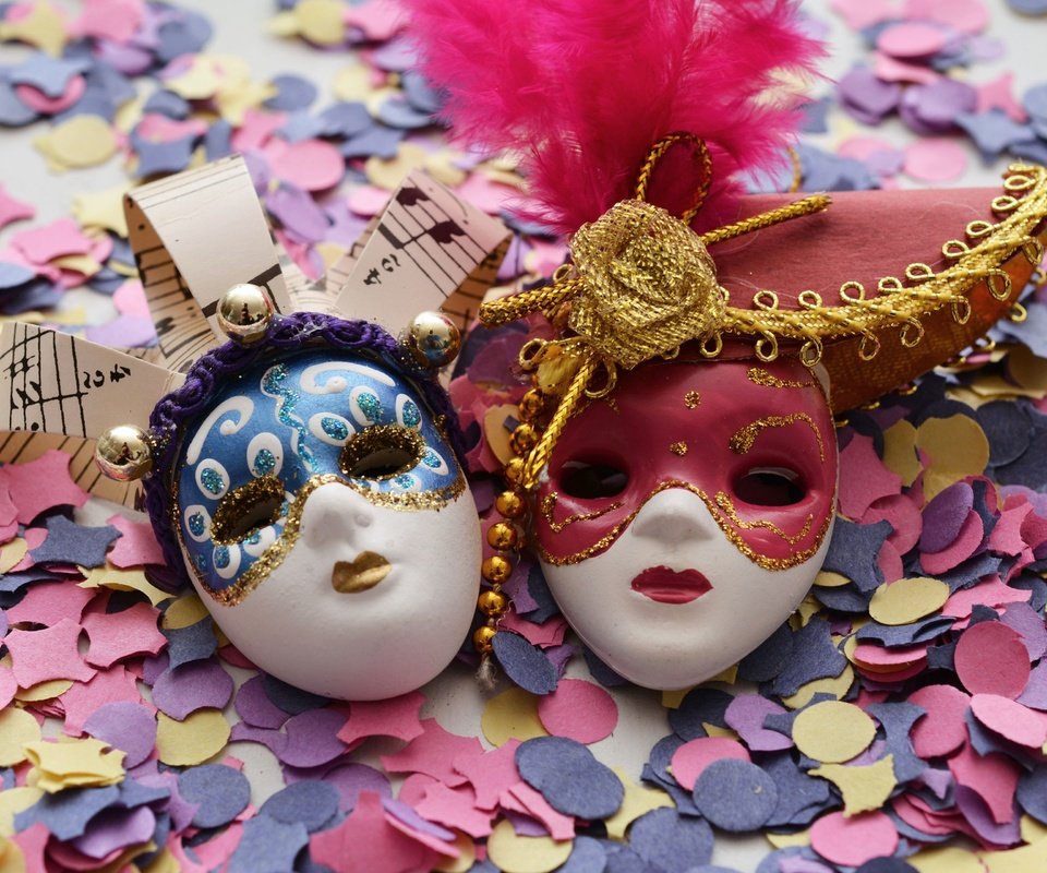 Обои праздник, маски, карнавал, конфетти, holiday, mask, carnival, confetti разрешение 3840x2560 Загрузить