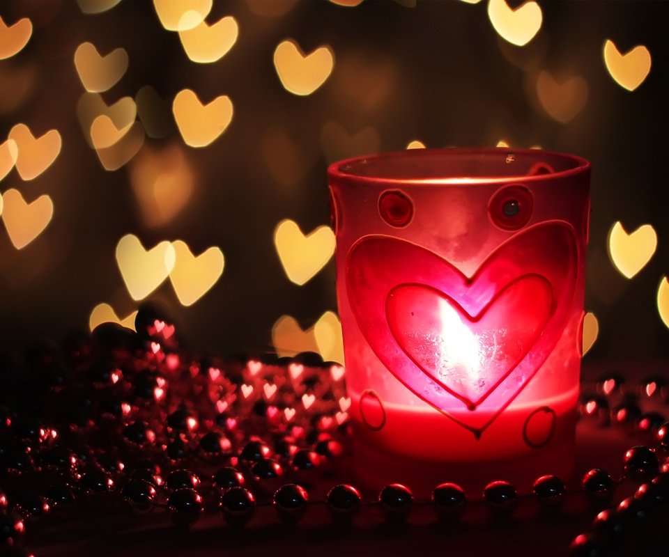 Обои свет, фон, сердце, любовь, бусы, свеча, сердечки, боке, light, background, heart, love, beads, candle, hearts, bokeh разрешение 3000x2000 Загрузить