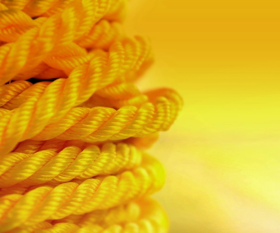 Обои желтый, макро, фон, цвет, веревка, канат, шнур, yellow, macro, background, color, rope, cord разрешение 2880x1920 Загрузить