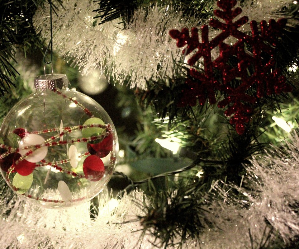 Обои новый год, елка, украшения, шар, рождество, снежинка, мишура, щар, new year, tree, decoration, ball, christmas, snowflake, tinsel, mar разрешение 3840x2400 Загрузить