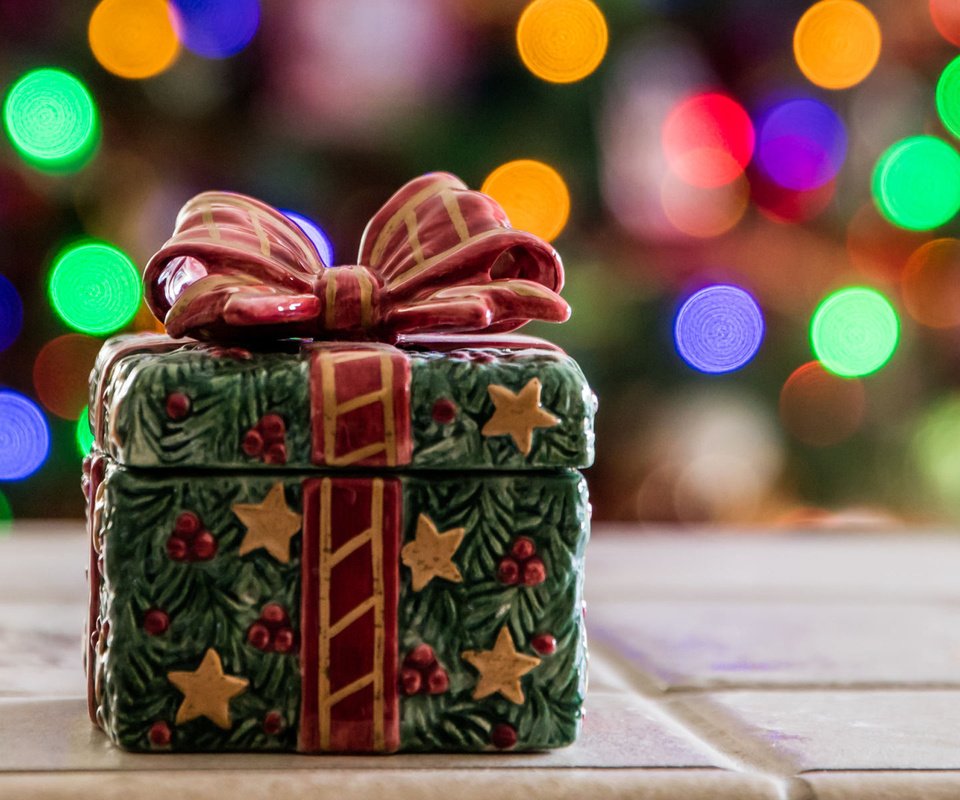 Обои подарок, рождество, коробка, банка, шкатулка, ava peterson, gift, christmas, box, bank разрешение 1920x1200 Загрузить