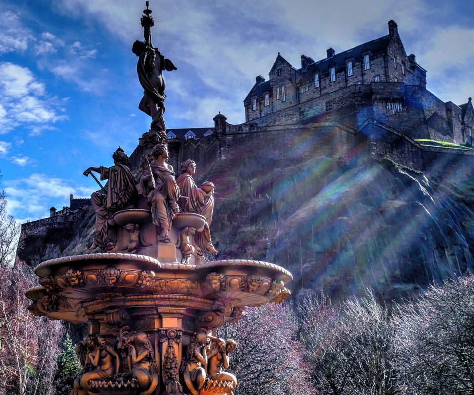 Обои деревья, замок, фонтан, холм, шотландия, эдинбург, ross fountain, эдинбургский замок, princes street gardens, trees, castle, fountain, hill, scotland, edinburgh, edinburgh castle разрешение 2112x1188 Загрузить