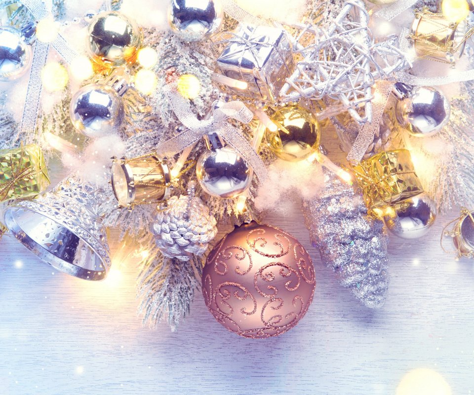 Обои новый год, шары, игрушки, бусы, колокольчики, праздник, рождество, ветки ели, new year, balls, toys, beads, bells, holiday, christmas, fir-tree branches разрешение 1920x1200 Загрузить