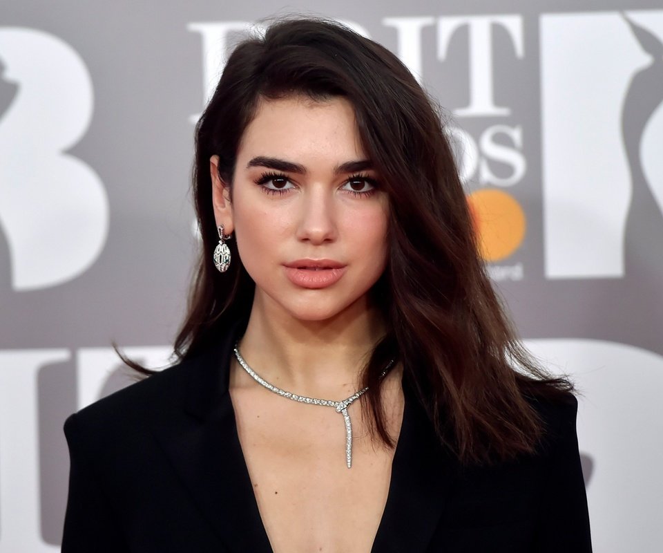 Обои брюнетка, певица, карие глаза, дуа липа, brunette, singer, brown eyes, dua lipa разрешение 3840x2160 Загрузить