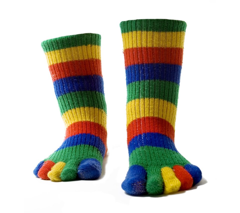 Обои цвета, полоски, разноцветные, ноги, пальцы, носки, тёплые, color, strips, colorful, feet, fingers, socks, warm разрешение 2560x1600 Загрузить