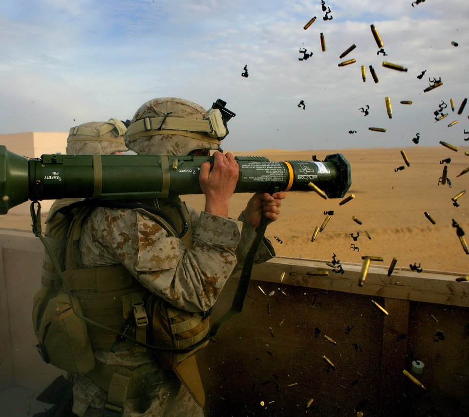 Обои оружие, солдаты, гильзы, at4-hs, базука, weapons, soldiers, sleeve, bazooka разрешение 2000x1485 Загрузить