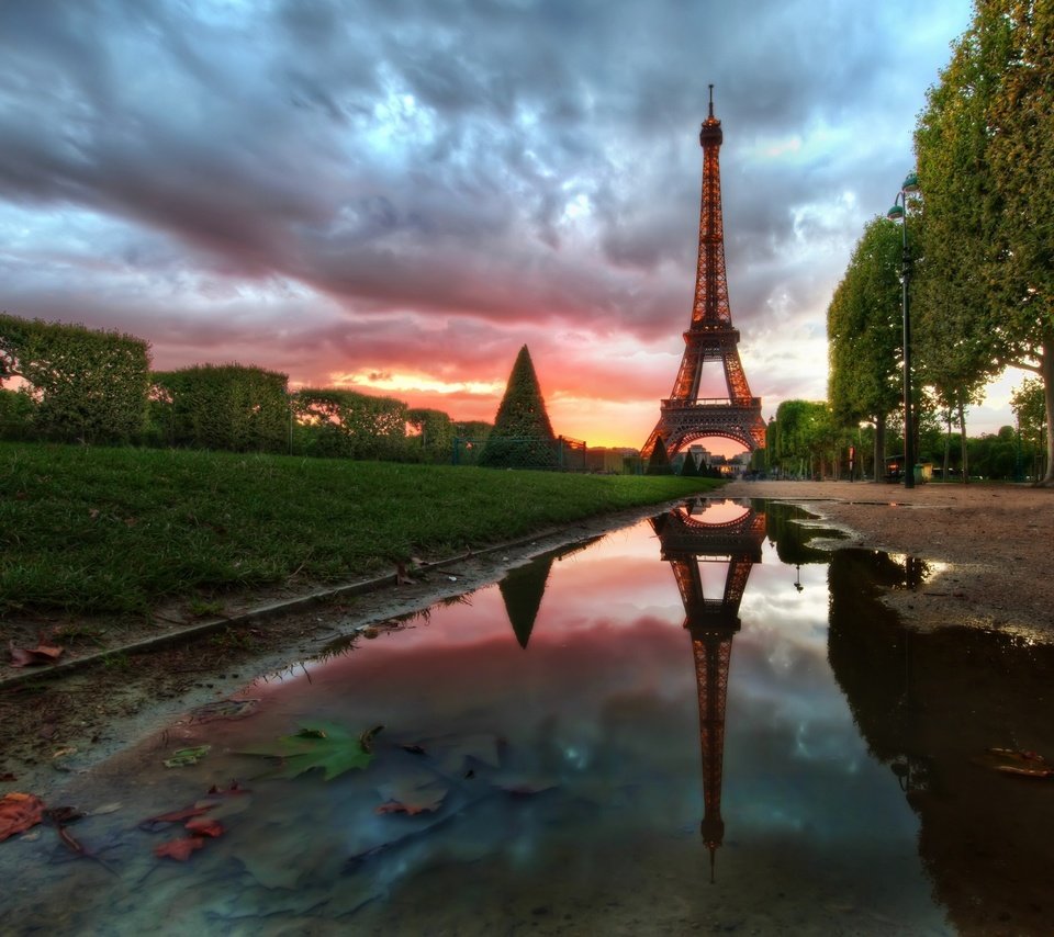 Обои отражение, париж, франция, эйфелева башня, reflection, paris, france, eiffel tower разрешение 2560x1600 Загрузить
