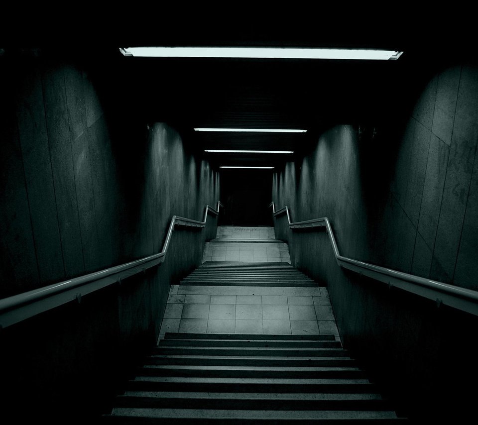 Обои лестница, ступеньки, лампа, перила, темнота, жутко, ladder, steps, lamp, railings, darkness, creepy разрешение 1920x1200 Загрузить