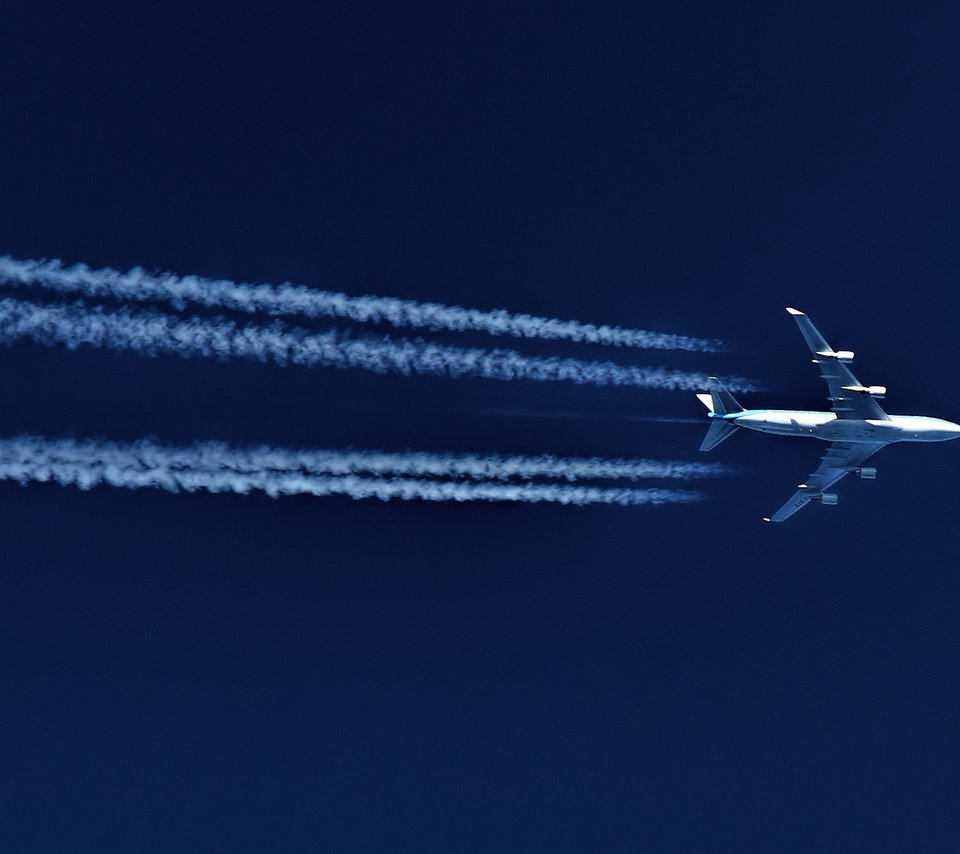 Обои небо, самолет, полет, скорость, след, боинг, the sky, the plane, flight, speed, trail, boeing разрешение 1920x1200 Загрузить