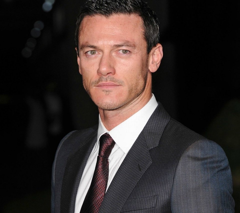 Обои взгляд, лицо, костюм, мужчина, люк эванс, look, face, costume, male, luke evans разрешение 2197x1463 Загрузить