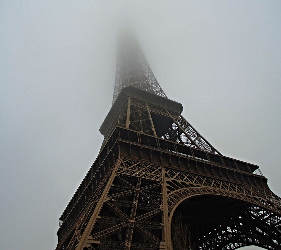 Обои туман, париж, эйфелева башня, fog, paris, eiffel tower разрешение 2592x1944 Загрузить