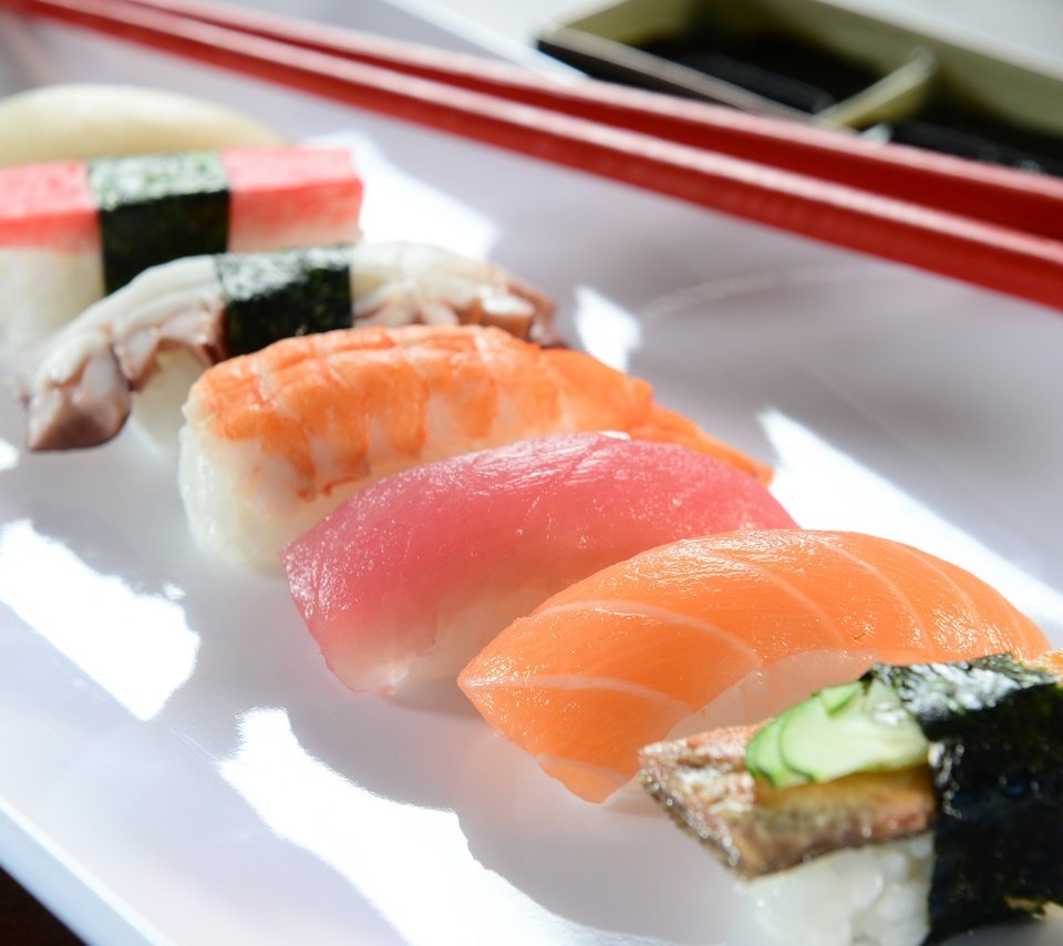 Обои рыба, суши, роллы, японская кухня, fish, sushi, rolls, japanese cuisine разрешение 2880x1922 Загрузить