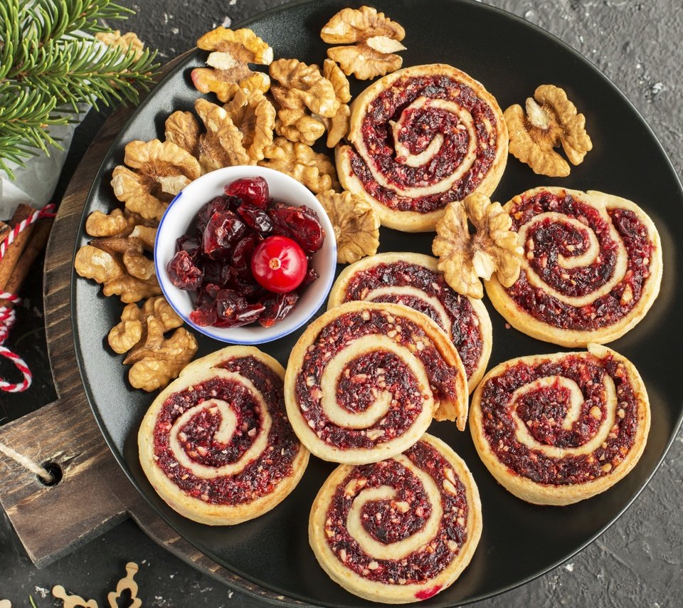 Обои орехи, гайки, грецкие орехи, ягоды, сухофрукты, берри, baking, рождество, сладкое, печенье, выпечка, рулет, nuts, walnuts, berries, dried fruits, berry, christmas, sweet, cookies, cakes, roll разрешение 4000x3258 Загрузить