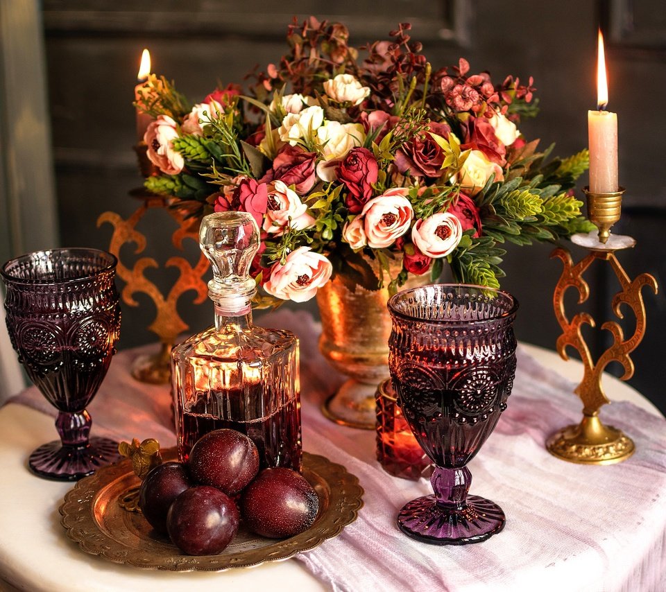 Обои цветы, стол, букет, вино, свеча, бокалы, сливы, графин, flowers, table, bouquet, wine, candle, glasses, plum, decanter разрешение 2048x1536 Загрузить