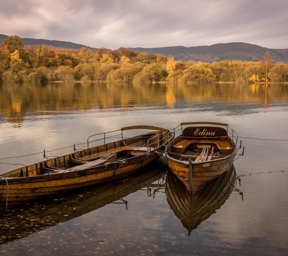 Обои небо, облака, деревья, озеро, осень, лодка, the sky, clouds, trees, lake, autumn, boat разрешение 2048x1365 Загрузить