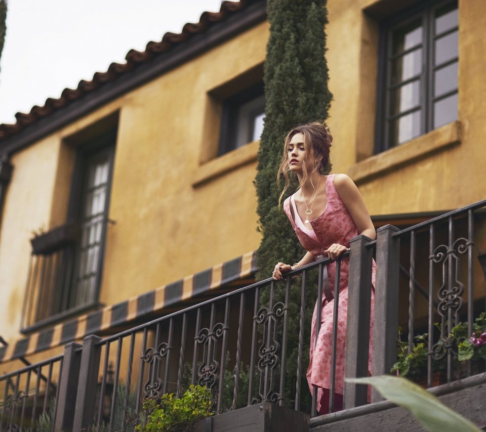 Обои актриса, балкон, ожерелье, джессика альба, розовое платье, actress, balcony, necklace, jessica alba, pink dress разрешение 2500x1657 Загрузить