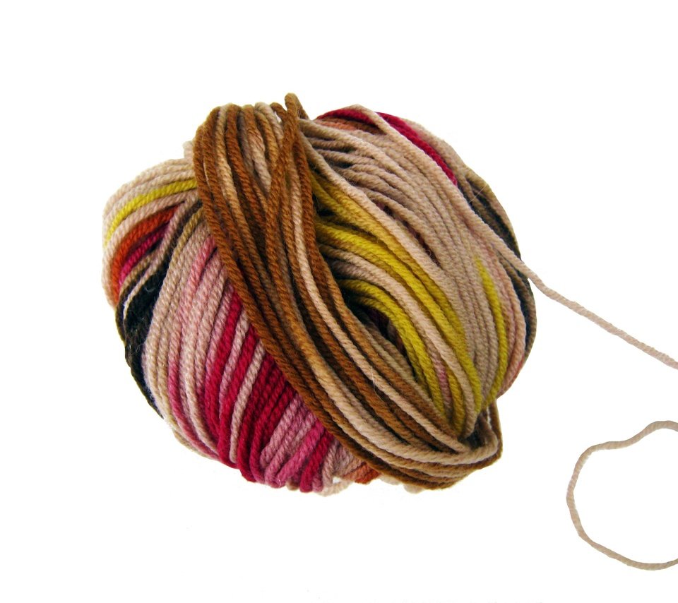 Обои шерсть, моток, разноцветные, белый фон, клубок, нитки, вязание, пряжа, рукоделие, wool, a coil, colorful, white background, tangle, thread, knitting, yarn, needlework разрешение 3648x2736 Загрузить