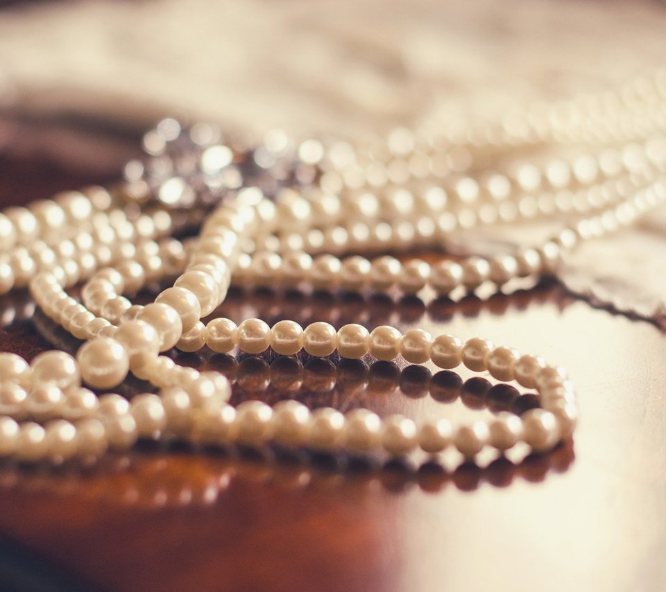 Обои кольца, украшение, ожерелье, жемчуг, жемчужное ожерелье, ring, decoration, necklace, pearl, pearl necklace разрешение 1920x1200 Загрузить