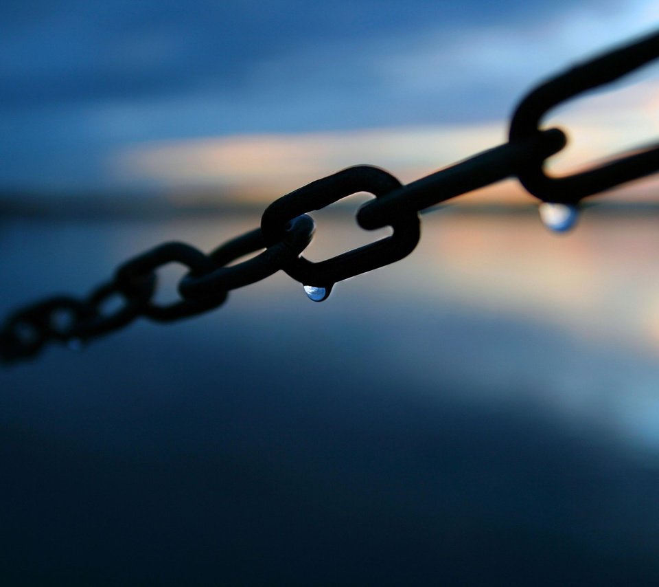 Обои металл, макро, фон, капли, цепь, капли воды, крупным планом, metal, macro, background, drops, chain, water drops, closeup разрешение 2880x1800 Загрузить