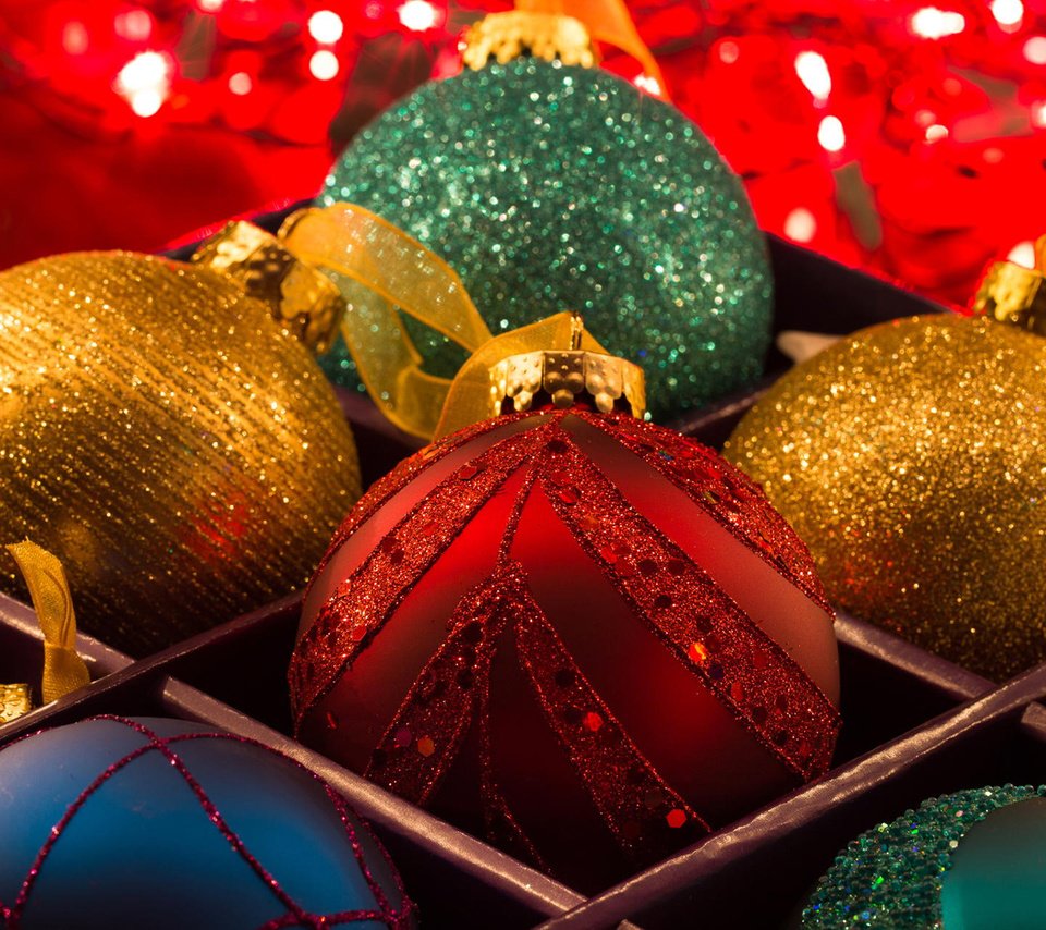 Обои новый год, шары, рождество, елочные игрушки, lisa bettany, new year, balls, christmas, christmas decorations разрешение 1920x1200 Загрузить