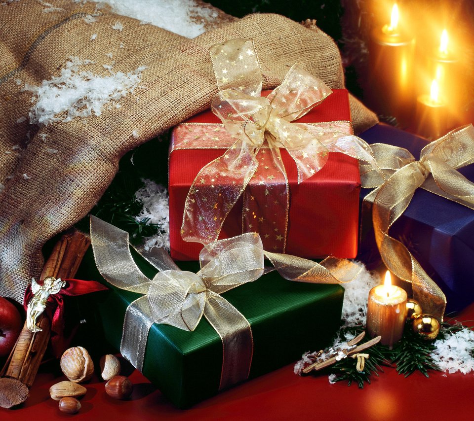 Обои свечи, новый год, орехи, яблоки, подарки, лента, рождество, коробки, candles, new year, nuts, apples, gifts, tape, christmas, box разрешение 1920x1200 Загрузить