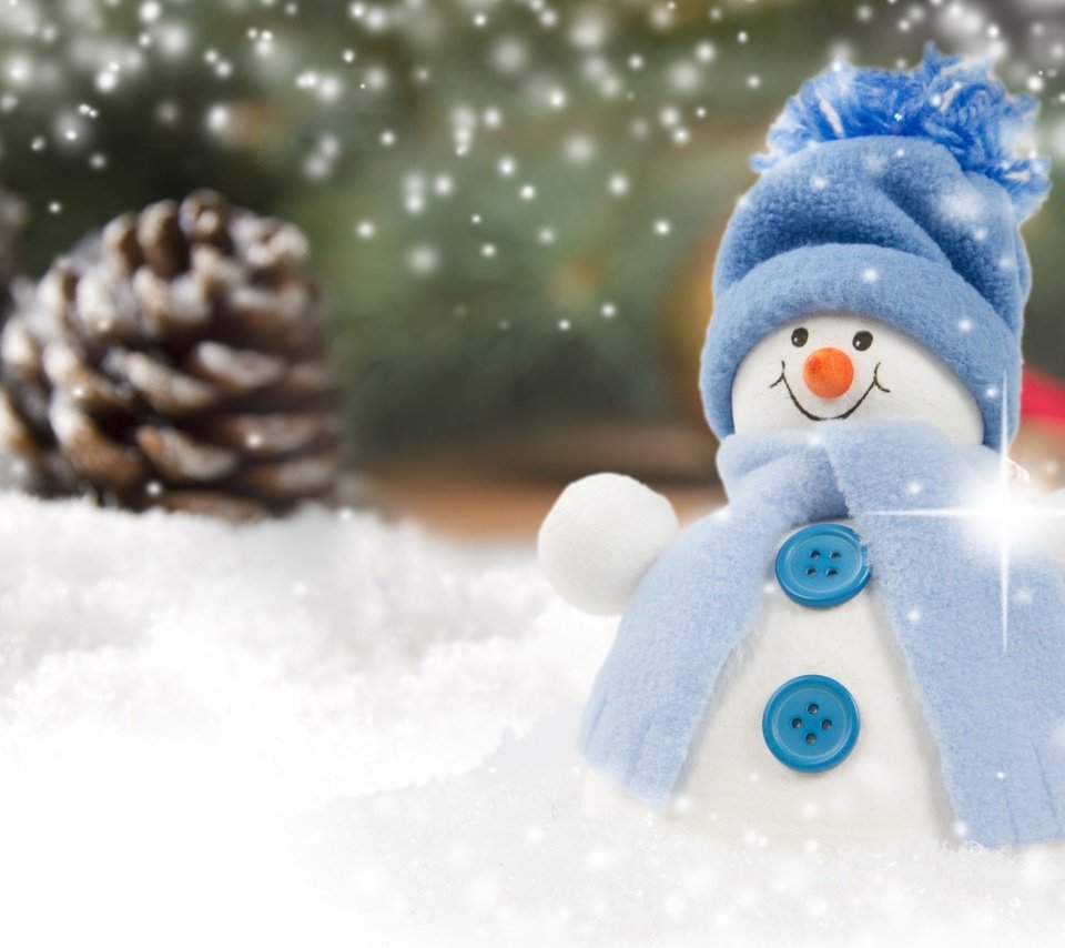 Обои снег, новый год, снеговик, рождество, шишки, snow, new year, snowman, christmas, bumps разрешение 2880x1800 Загрузить