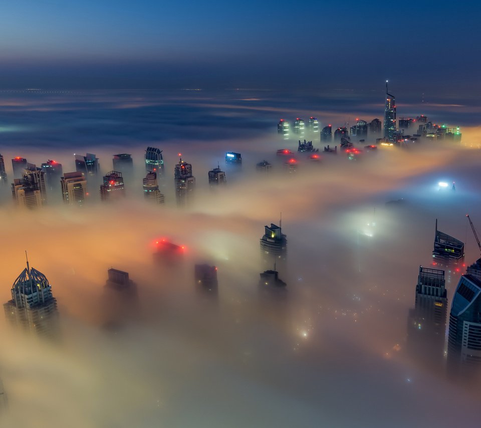 Обои небо, туман, город, дубай, оаэ, the sky, fog, the city, dubai, uae разрешение 1920x1200 Загрузить