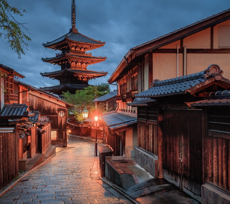 Обои тучи, дорожка, япония, киото, улица, фонарь, clouds, track, japan, kyoto, street, lantern разрешение 1920x1080 Загрузить