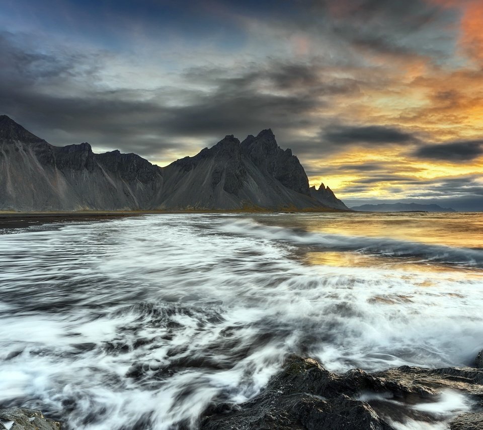 Обои берег, закат, море, скала, исландия, vestrahorn mountain, shore, sunset, sea, rock, iceland разрешение 2000x1300 Загрузить