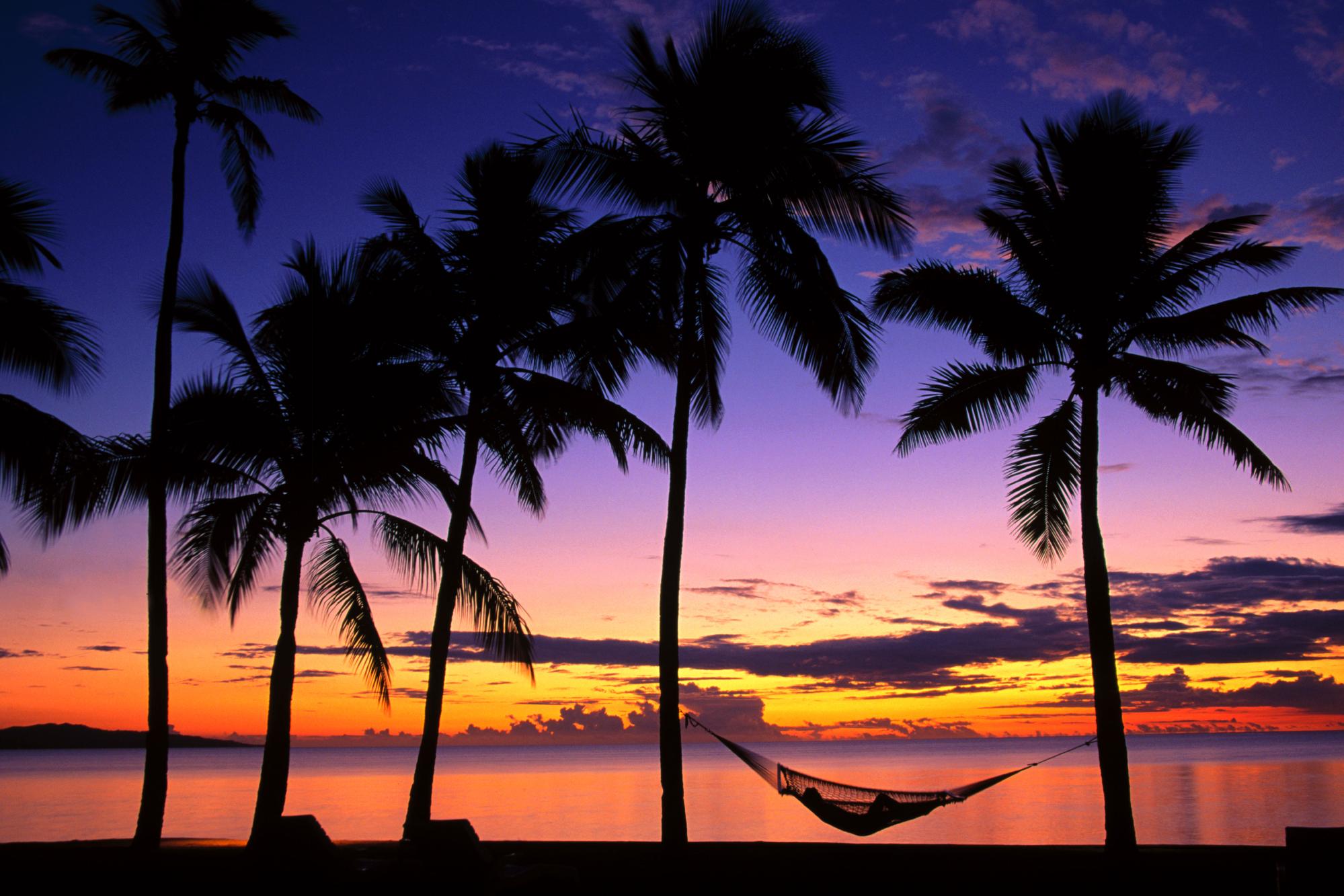 Обои вечер, берег, закат, пальмы, гамак, denarau island, fiji, the evening, shore, sunset, palm trees, hammock разрешение 1999x1333 Загрузить
