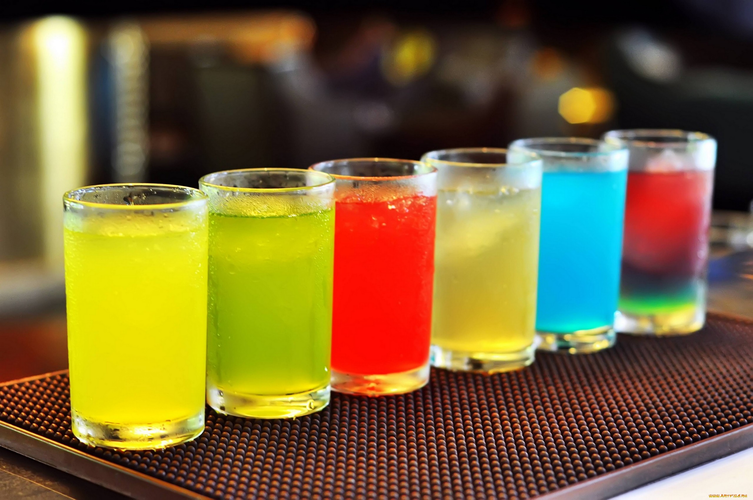 Обои разноцветные, напитки, коктейли, стаканы, colorful, drinks, cocktails, glasses разрешение 2560x1701 Загрузить