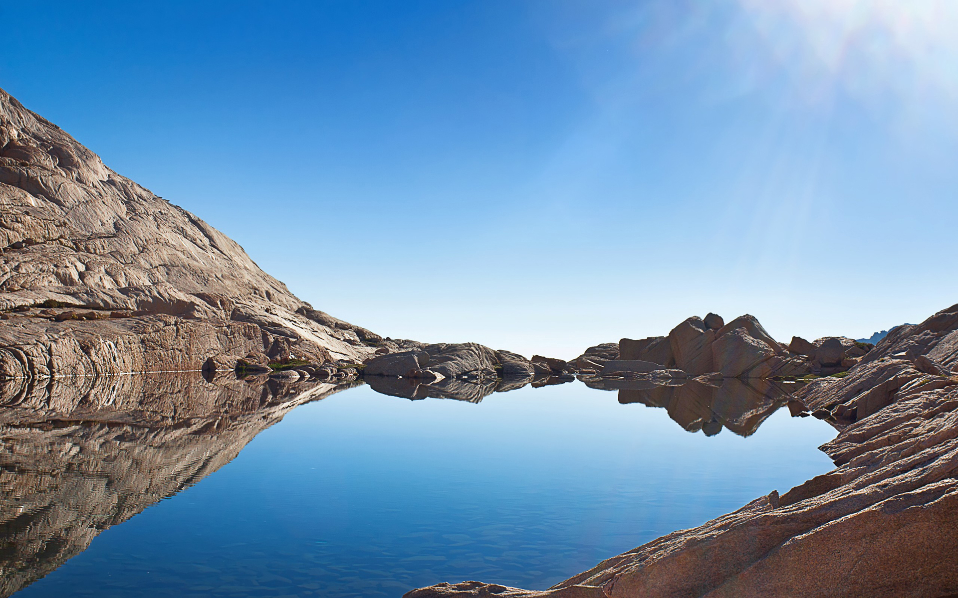 Обои небо, озеро, горы, камни, the sky, lake, mountains, stones разрешение 1920x1200 Загрузить