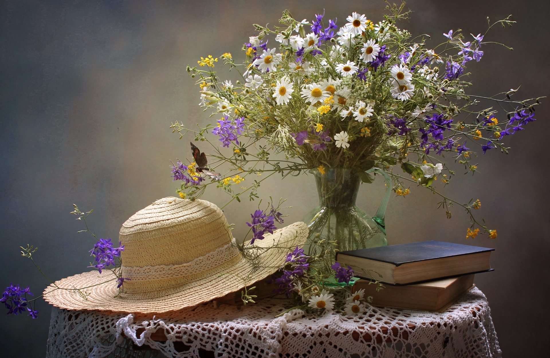 Обои лето, книги, ромашки, букет, шляпа, натюрморт, summer, books, chamomile, bouquet, hat, still life разрешение 1920x1251 Загрузить