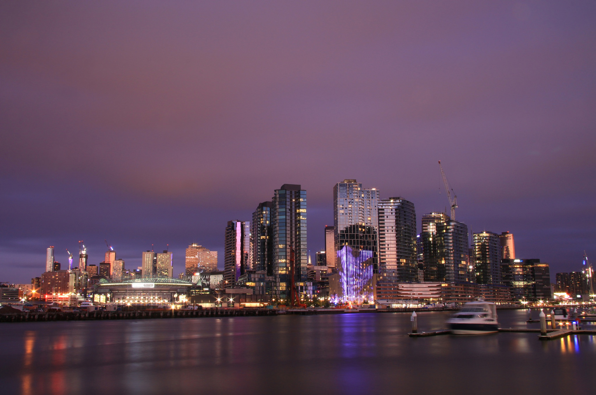 Обои ночь, огни, дома, австралия, гавань, мельбурн, night, lights, home, australia, harbour, melbourne разрешение 2048x1360 Загрузить