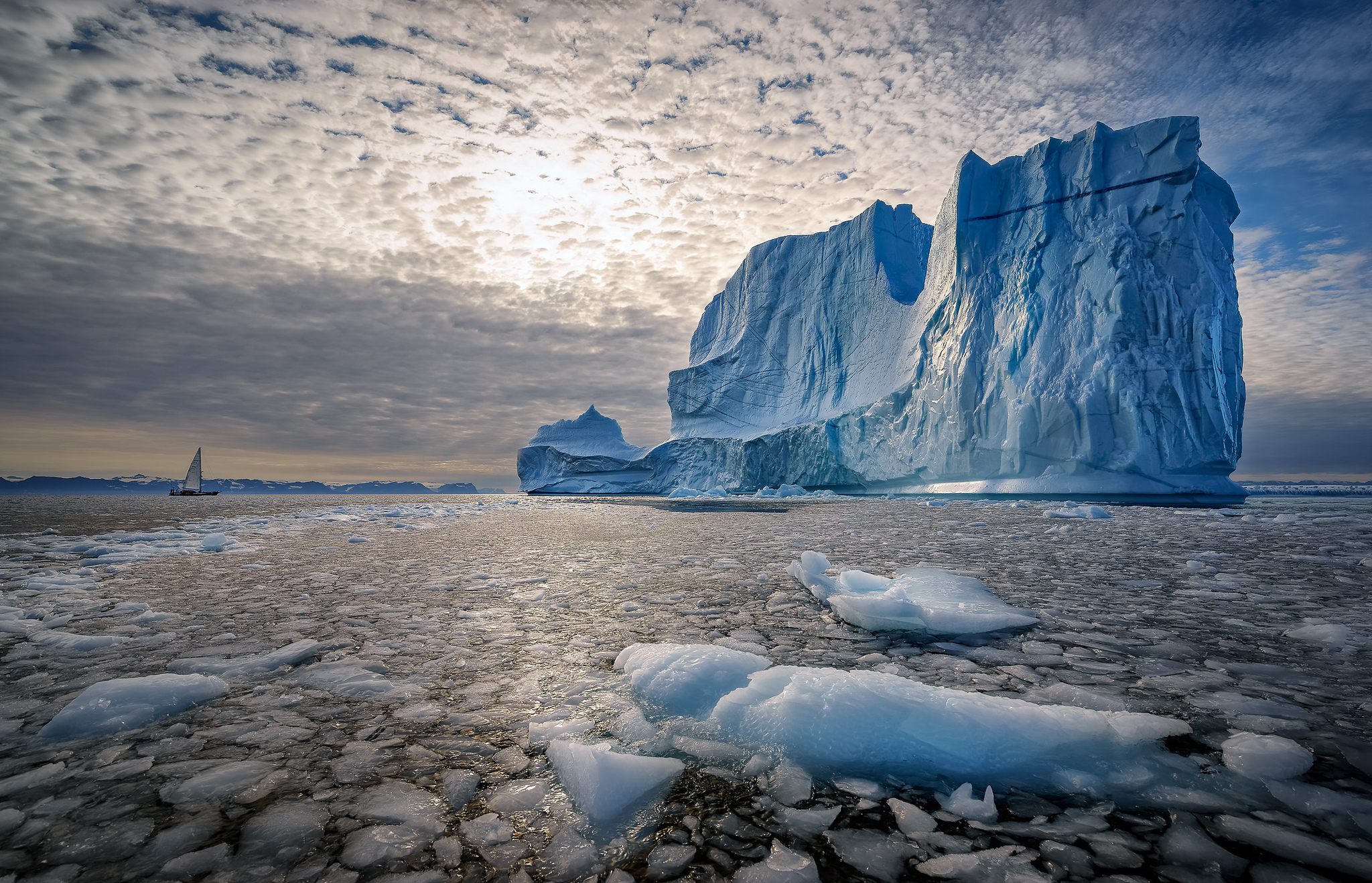 Обои облака, море, парусник, лёд, айсберг, льдина, clouds, sea, sailboat, ice, iceberg, floe разрешение 2048x1318 Загрузить