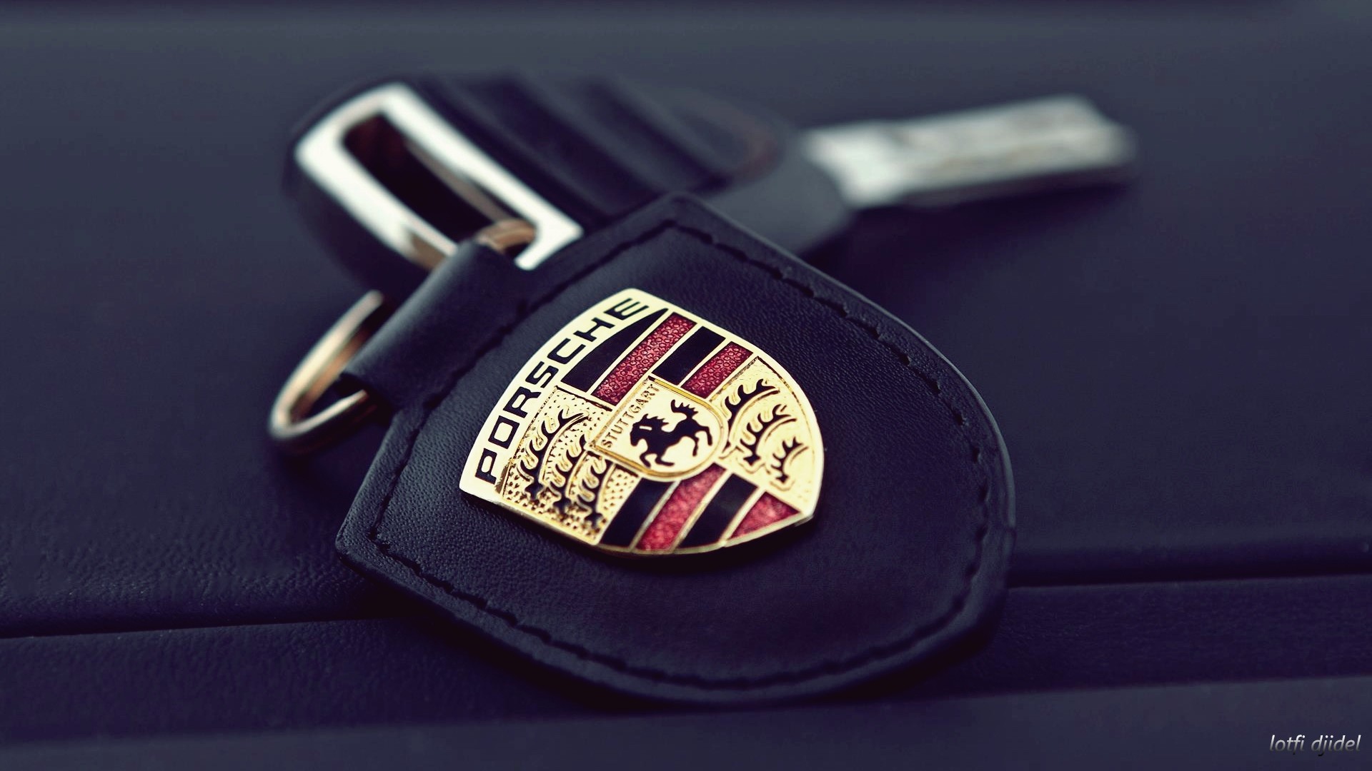 Обои фон, ключ, брелок, порше, background, key, keychain, porsche разрешение 1920x1080 Загрузить