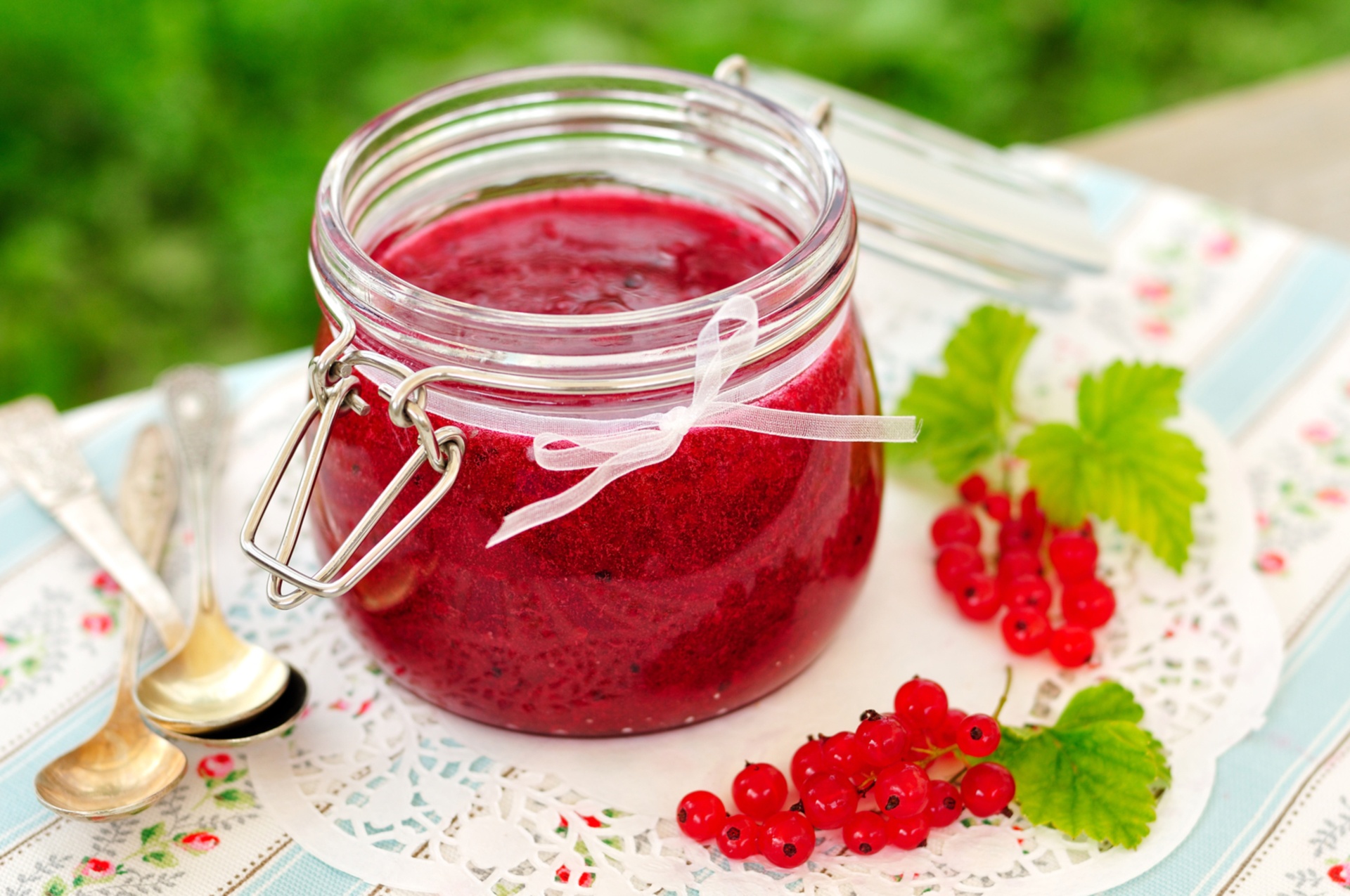 Обои джем, ягоды, банка, красная смородина, желе, смородина, варенье, jam, berries, bank, red currant, jelly, currants разрешение 1920x1275 Загрузить