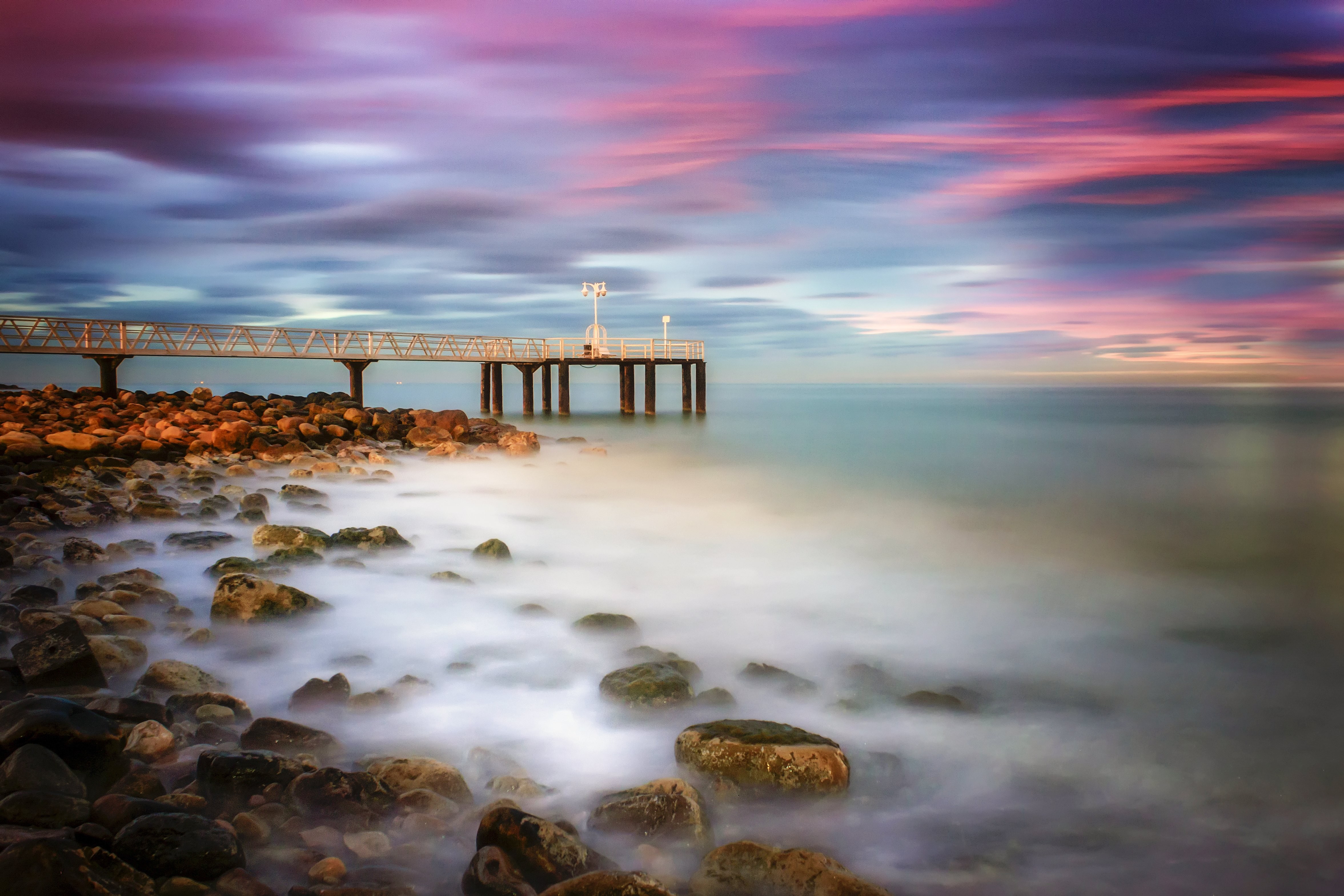 Обои облака, камни, берег, море, пляж, горизонт, пирс, clouds, stones, shore, sea, beach, horizon, pierce разрешение 4706x3137 Загрузить