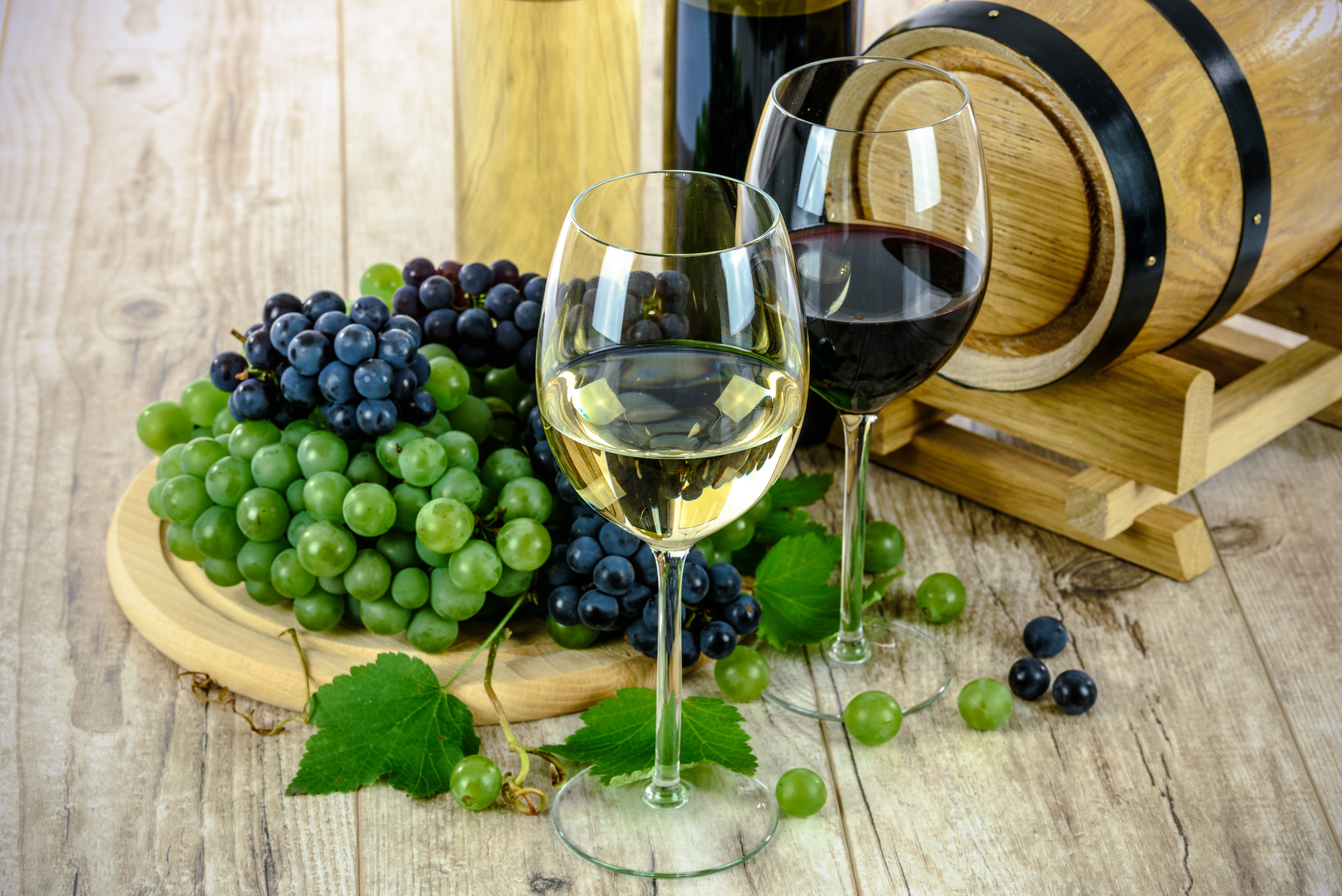 Обои виноград, вино, бокалы, grapes, wine, glasses разрешение 6016x4016 Загрузить