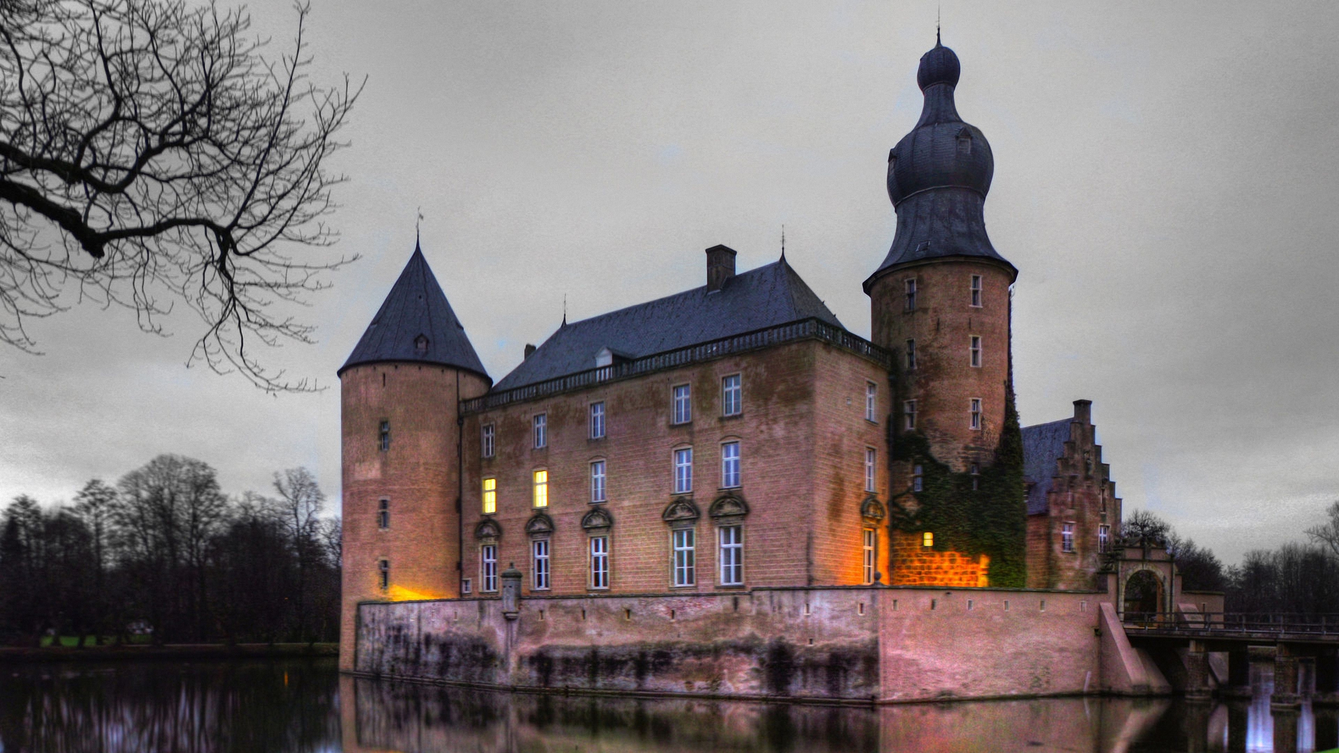 Обои трава, замок, пруд, германия, красиво, grass, castle, pond, germany, beautiful разрешение 2708x1523 Загрузить