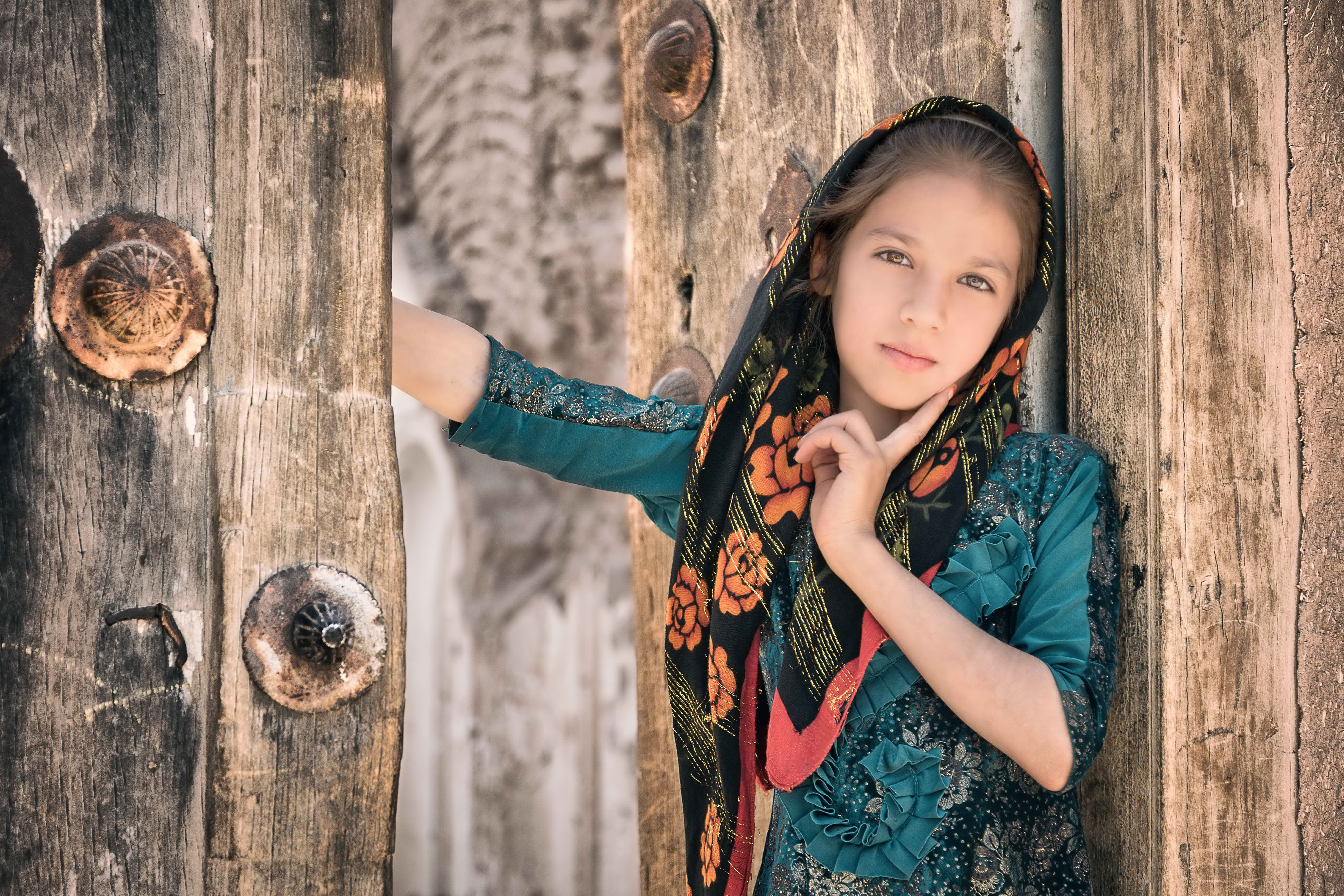 Обои портрет, дети, девочка, ребенок, платок, иран, portrait, children, girl, child, shawl, iran разрешение 6867x4578 Загрузить